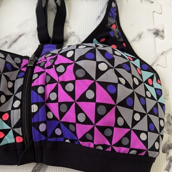 Victoria’s Secret Geometric Pattern Front Zip Sport Bra Size 32C - Picture 3 of 13